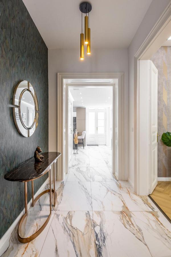 Luxurious Bajcsy Residence Next To The Basilica Budapest Exteriör bild